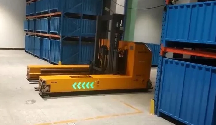 AGV叉车