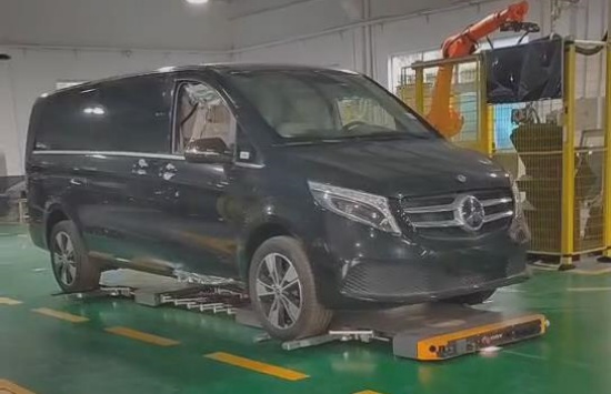 【案例视频】夹持式停车机器人AGV系统项目.jpg