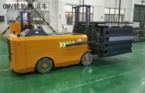 【案例视频】OMV运载车自动搬运轮胎放置集装箱.jpg 【案例视频】OMV运载车自动搬运轮胎放置集装箱.jpg