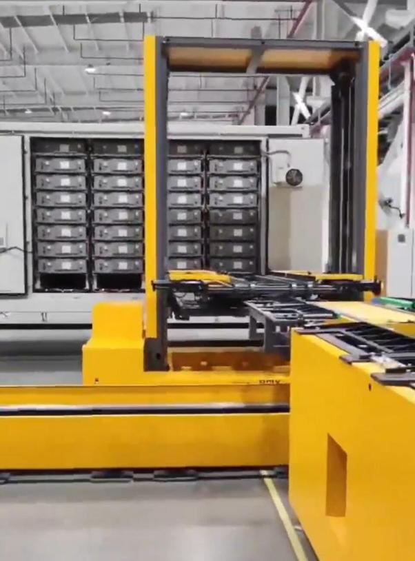 第三代储能柜入柜车