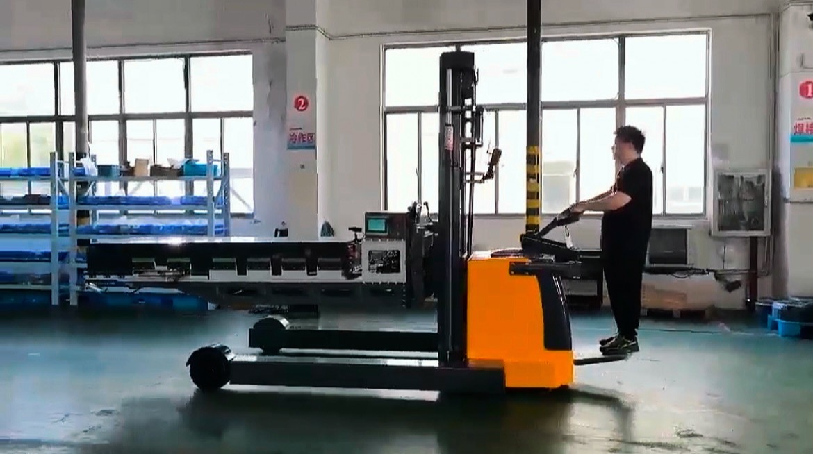 竖版手动入簇机器人