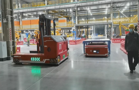 8台前移式叉车（5T）&2台潜伏式AGV(10T)